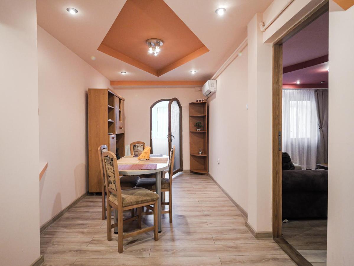 Luxury Ultracentral Curtea De Arges Ngoại thất bức ảnh