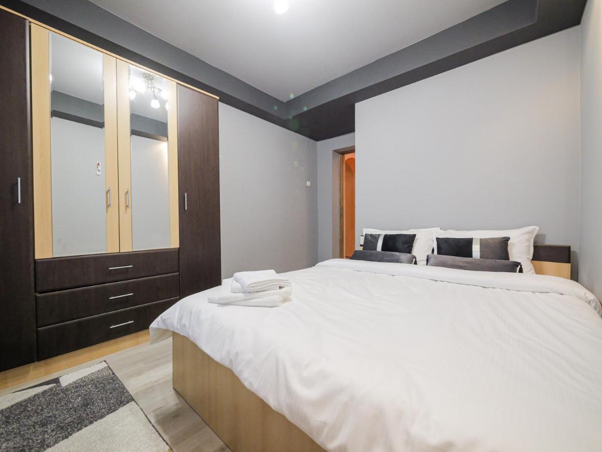 Luxury Ultracentral Curtea De Arges Ngoại thất bức ảnh