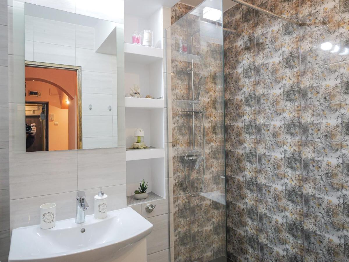 Luxury Ultracentral Curtea De Arges Ngoại thất bức ảnh