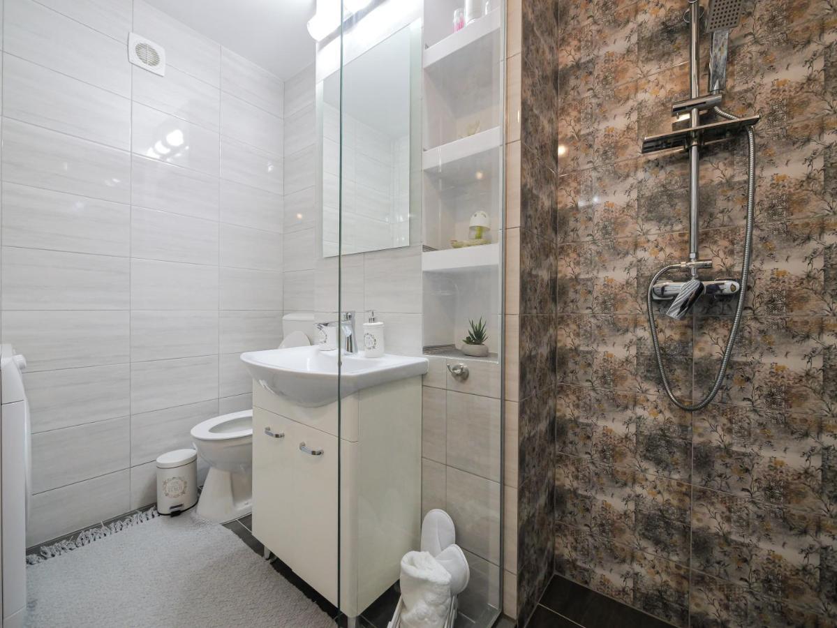 Luxury Ultracentral Curtea De Arges Ngoại thất bức ảnh